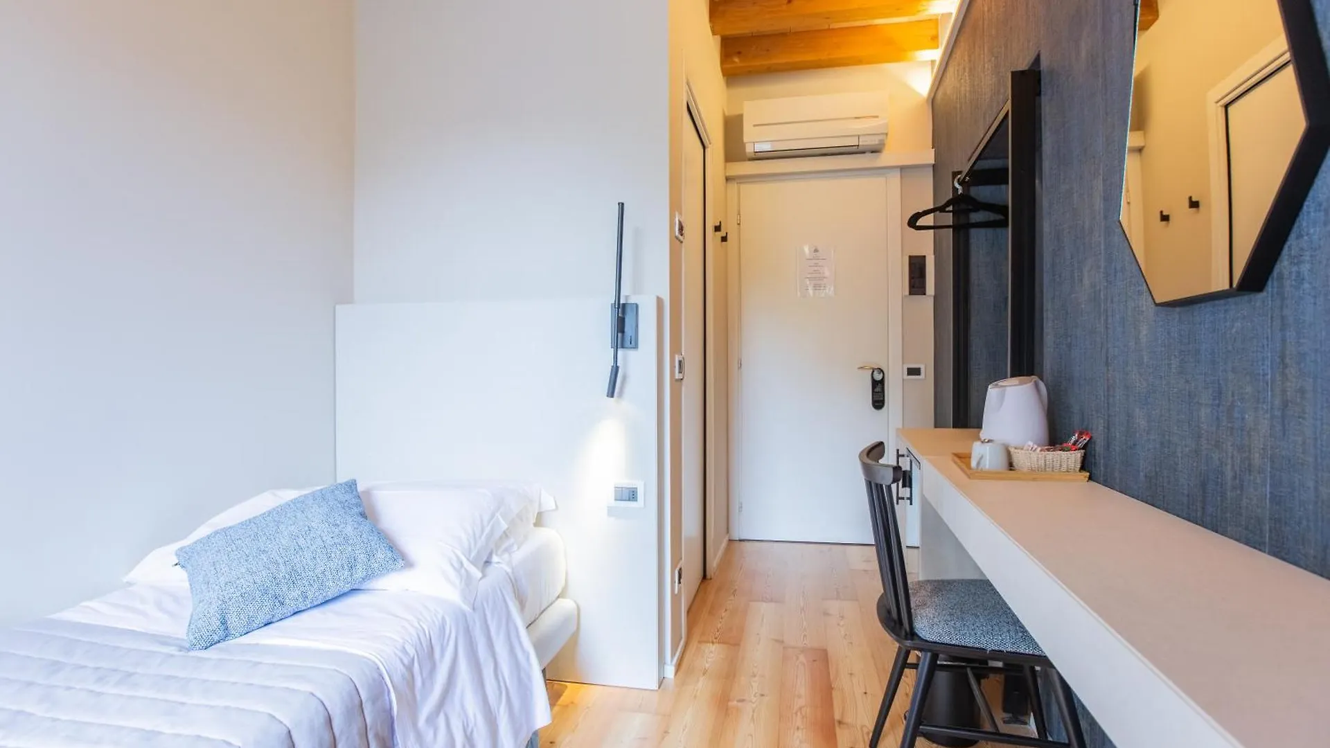 Albergo Del Sole Βαρένα 3*,  Ιταλία