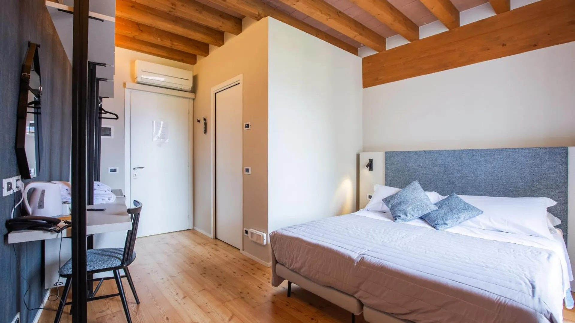 Albergo Del Sole Βαρένα 3*,  Ιταλία